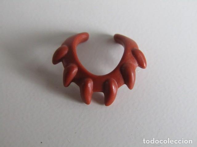 Playmobil: DIFICIL CUELLO DE DIENTES MARRON GUERREROS INDIOS ANTIGUOS OESTE PLAYMOBIL