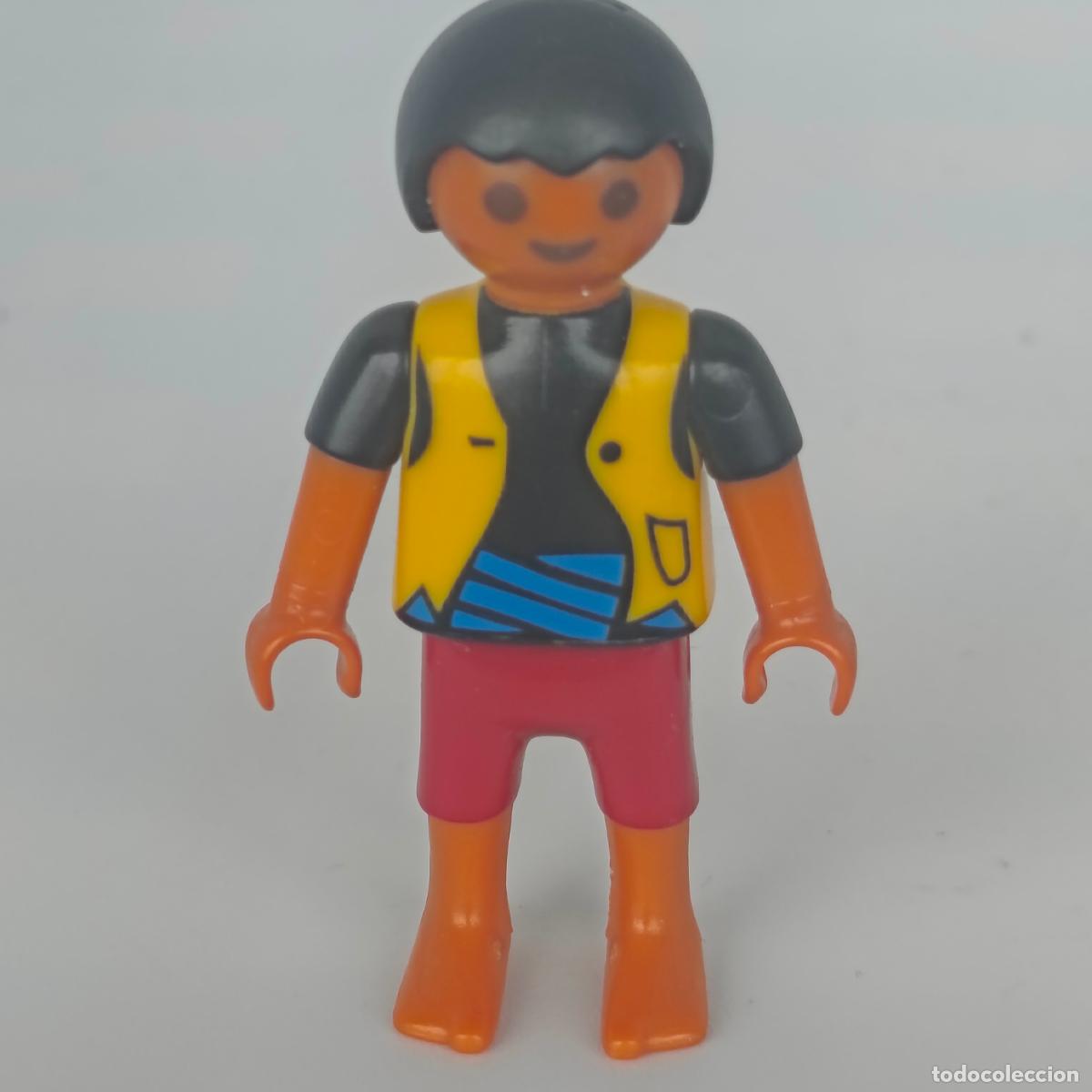 Playmobil: Figura Playmobil ni&ntilde;o moreno chaleco amarillo summer fun playa 4139