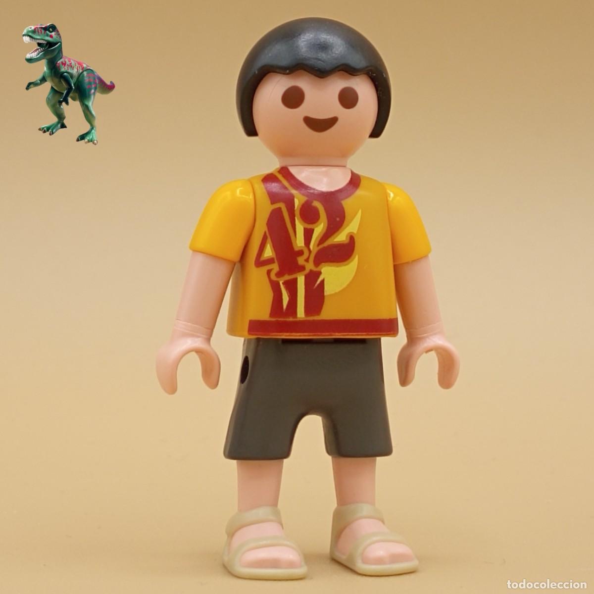 Playmobil: Playmobil figura ni&ntilde;o con camiseta amarilla sandalias chico parque infantil zoo playa verano 4851 SJ