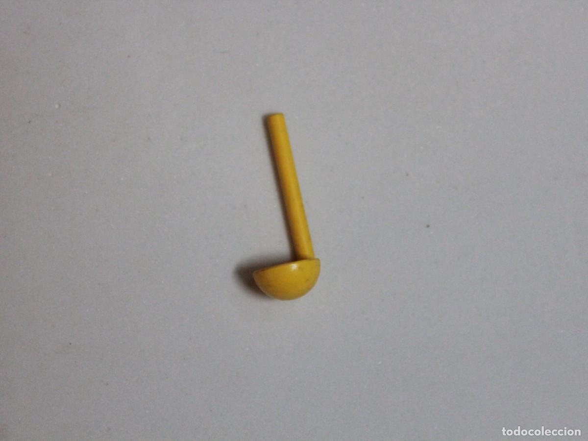 Playmobil: Playmobil accesorio cuchar&oacute;n amarillo cocina medieval granja caldero