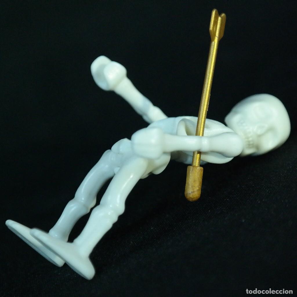 Playmobil: Playmobil esqueleto con flecha dorada ☼