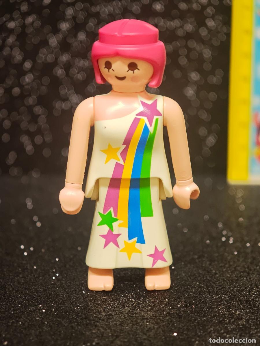 Playmobil: MU&Ntilde;ECO PLAYMOBIL MUJER VESTIDO ARCO IRIS