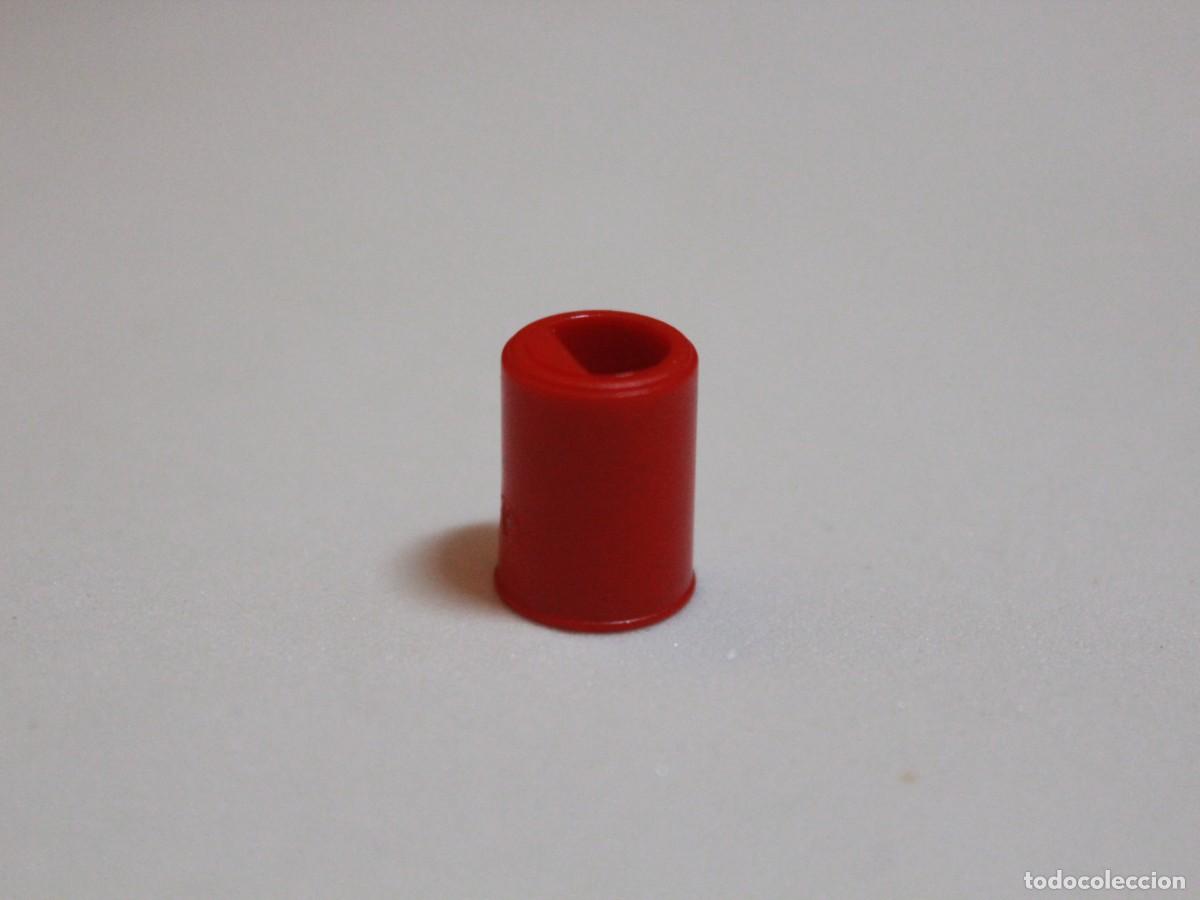 Playmobil: Accesorio playmobil cubilete rojo