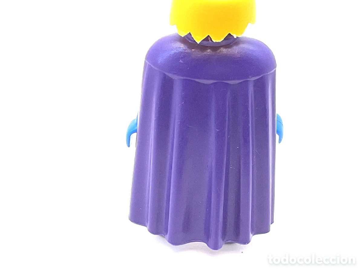 Playmobil: ACCESORIO PLAYMOBIL. CAPA LARGA COLOR VIOLETA.