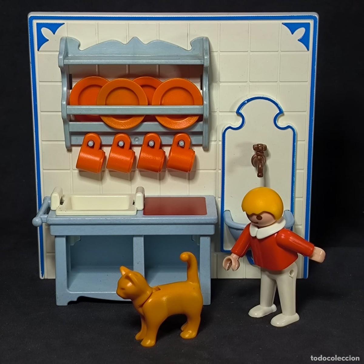 Playmobil: Playmobil mueble de cocina con ni&ntilde;o y gato ☼