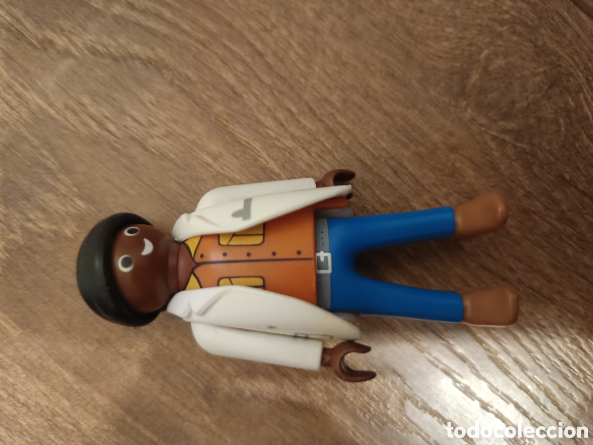 Playmobil: Playmobil m&eacute;dico de color