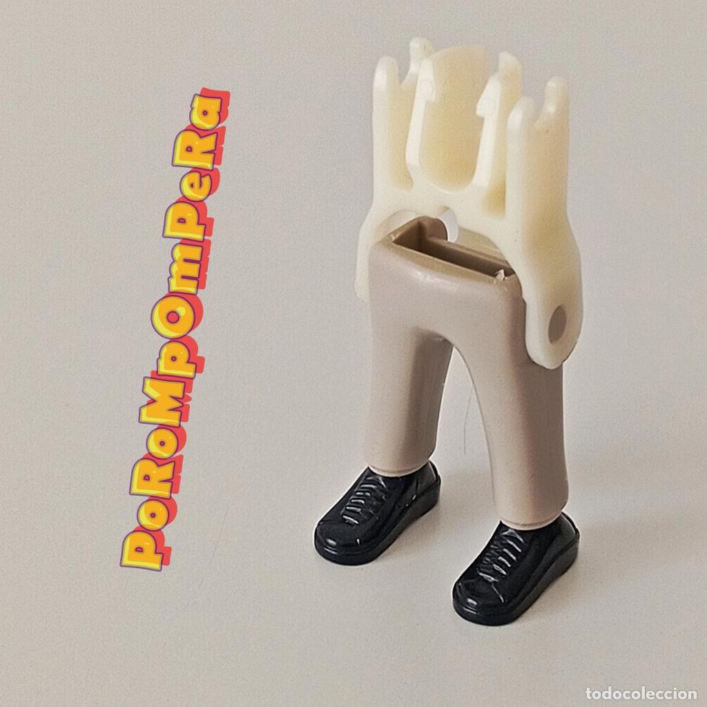 Playmobil: PLAYMOBIL PIERNA PANTAL&Oacute;N GRIS ZAPATILLA DEPORTIVA NEGRA + ESQUELETO CUSTOM/COMPLETAR T6