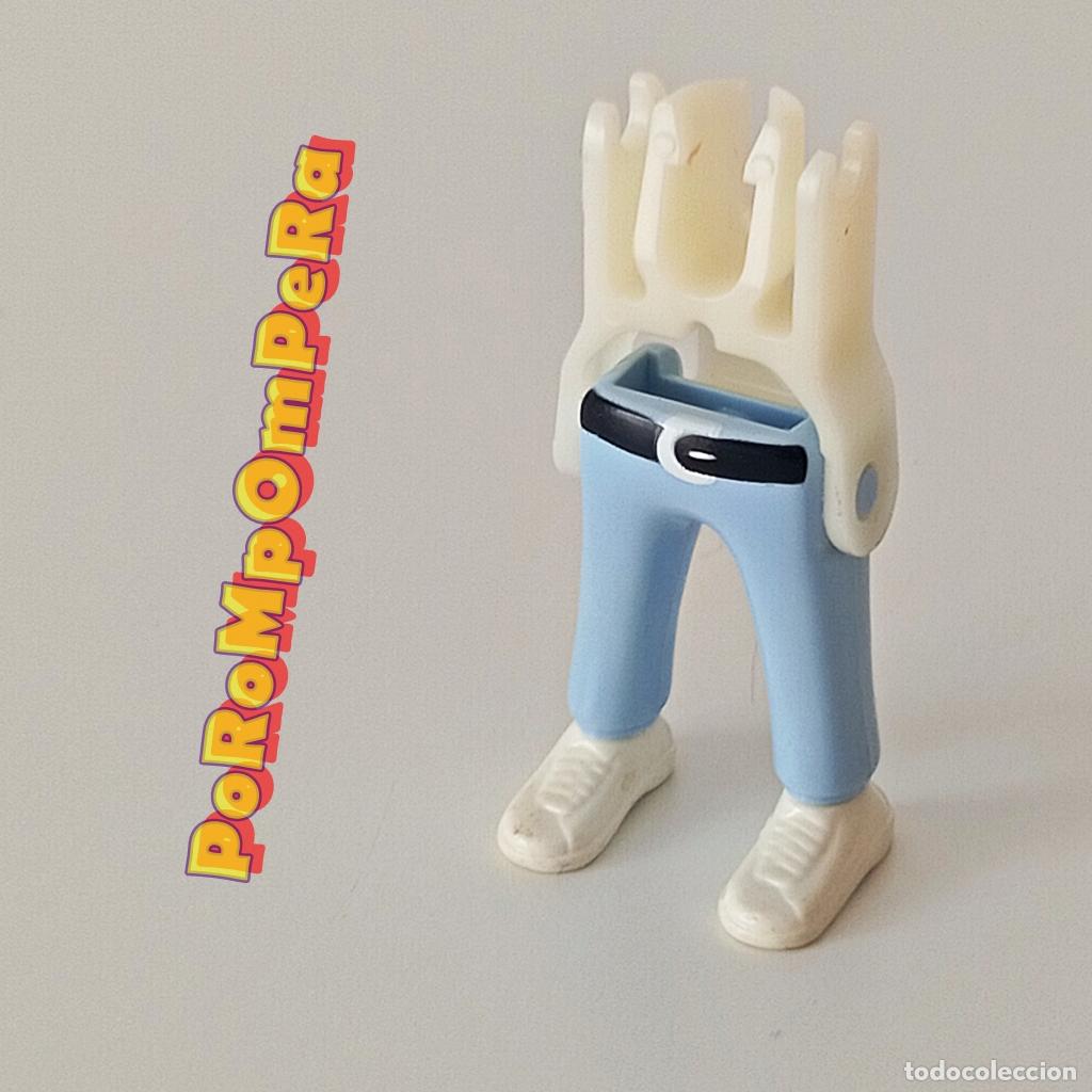 Playmobil: PLAYMOBIL PIERNA PANTAL&Oacute;N CELESTE ZAPATILLA DEPORTIVA BLANCA + ESQUELETO CUSTOM/COMPLETAR T6