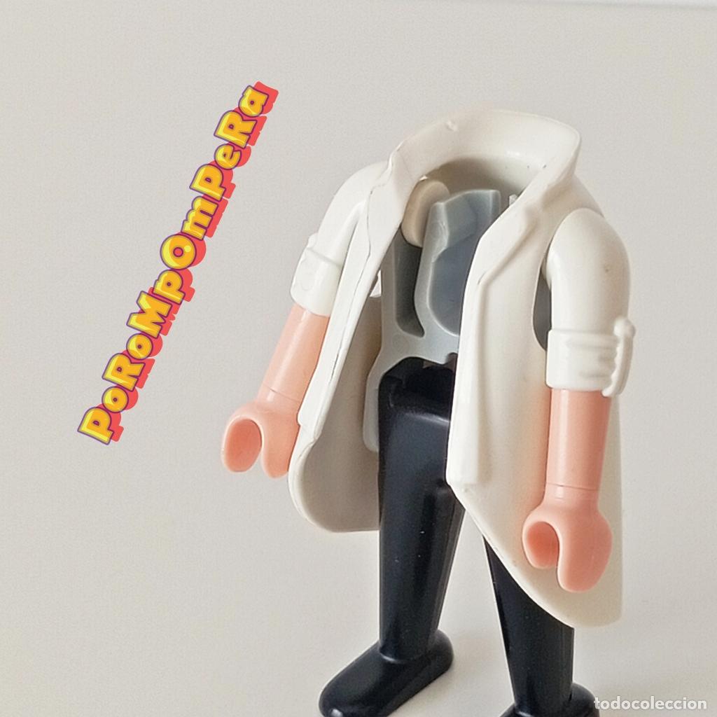 Playmobil: PLAYMOBIL CHAQUETA LARGA BLANCA + BRAZO A JUEGO MANGA REMANGADA CUSTOM BATA DOCTOR CIENT&Iacute;FICO T6