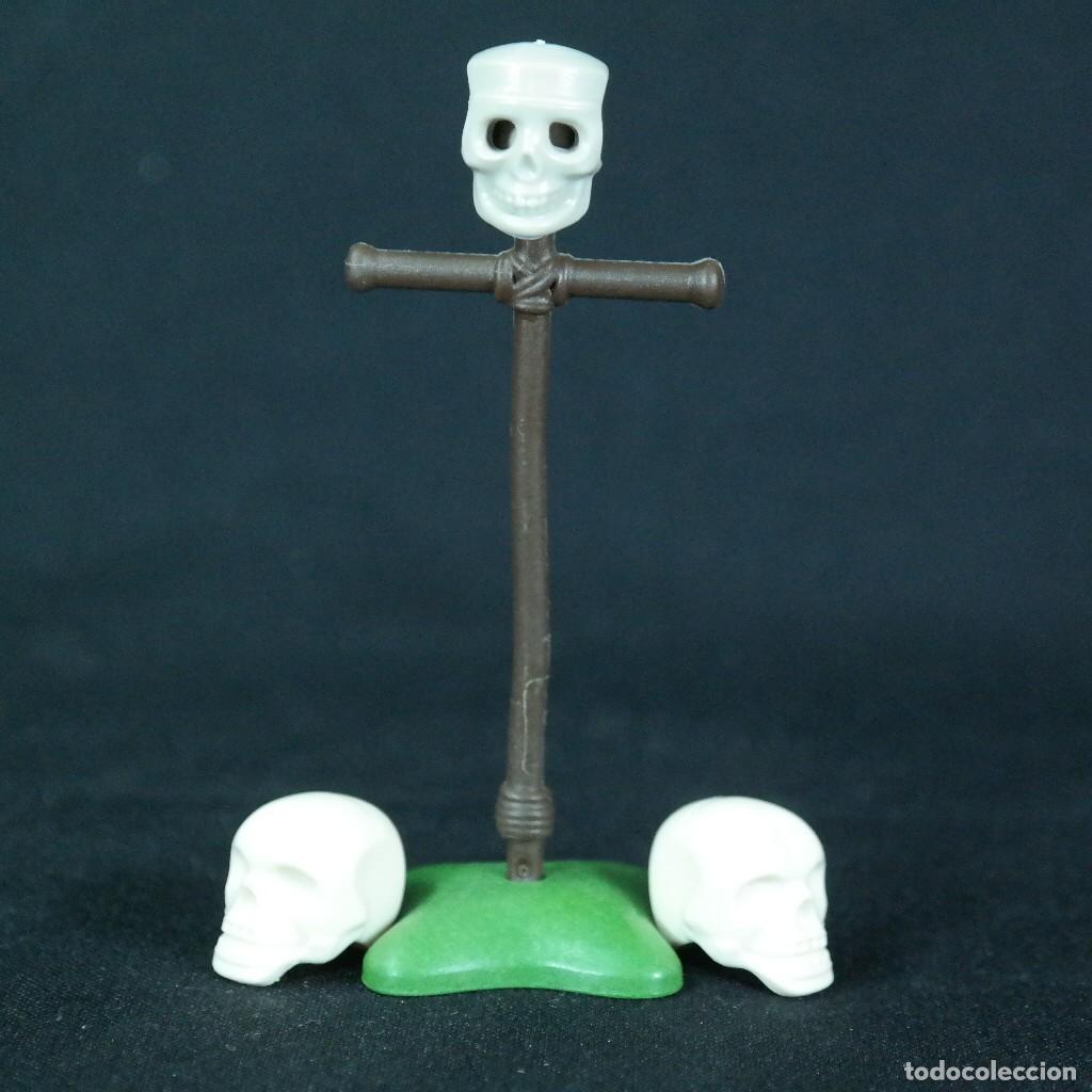 Playmobil: Playmobil cruz con calaveras ☼