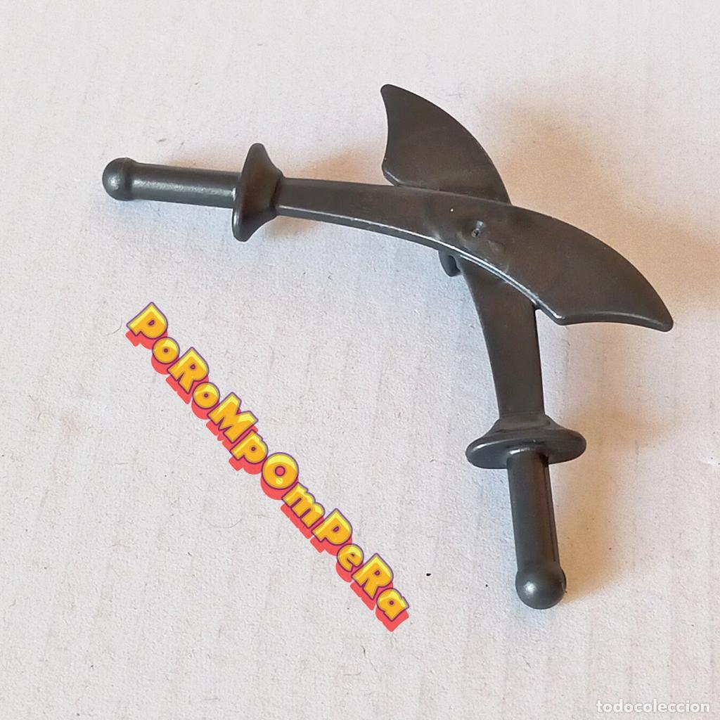 Playmobil: PLAYMOBIL CIMITARRAS CRUZADAS ENGANCHE TRASERO 4796 ADORNO ESPADAS SABLES CABA&Ntilde;A PIRATA T7