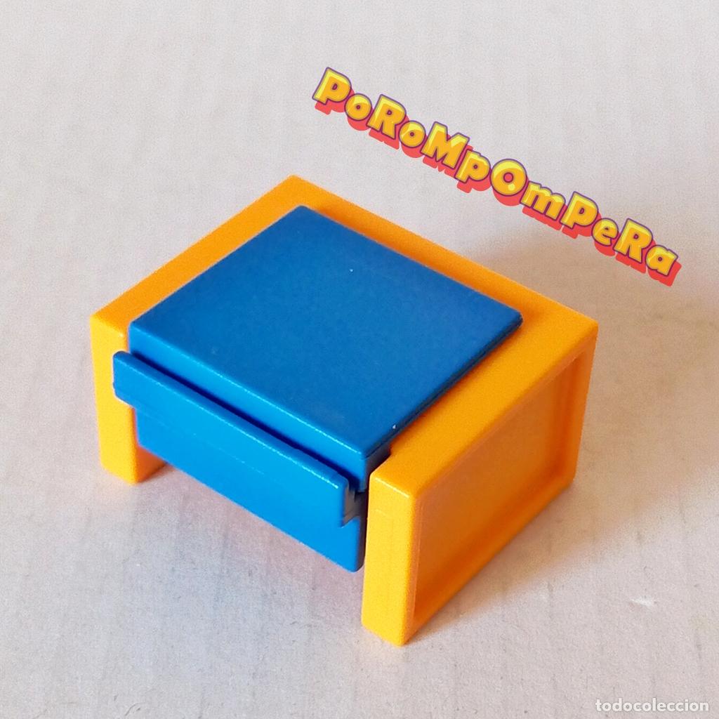 Playmobil: PLAYMOBIL MESITA DE NOCHE NARANJA-AZUL MESA HABITACI&Oacute;N DORMITORIO CON GAVETA O CAJ&Oacute;N T7