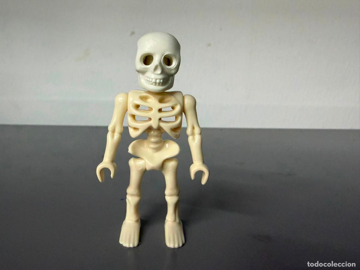Playmobil: playmobil esqueleto humano con cabeza color mas clara que el cuerpo