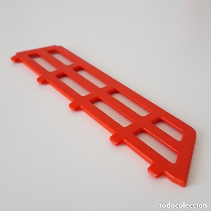 Playmobil: PLAYMOBIL PIEZA SUPERIOR LATERAL ROJA REMOLQUE TRACTOR 3451 GRANJA HENO GRANJERO