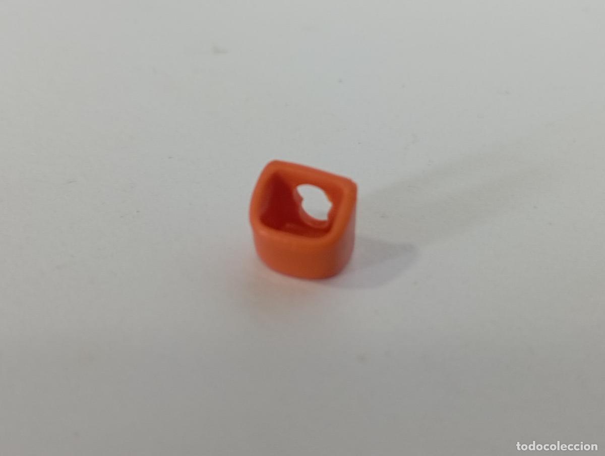 Playmobil: PLAYMOBIL SUJECI&Oacute;N ESPADAS CARCAJ.................COLOR NARANJA