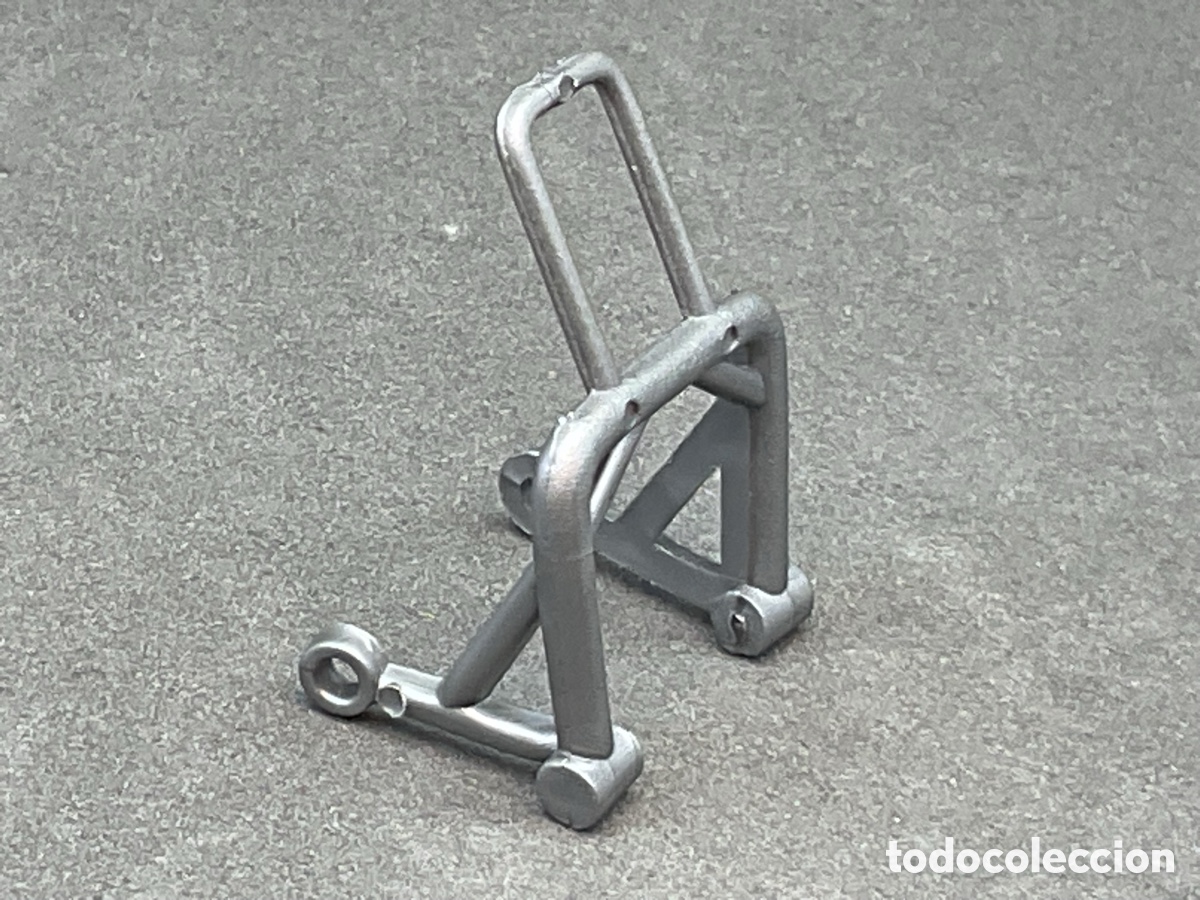 Playmobil: ACCESORIO PLAYMOBIL. CABALLETE, SOPORTE COLOR GRIS METALIZADO.