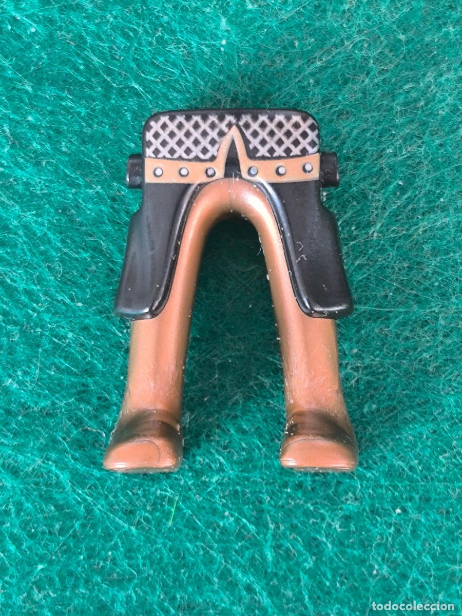 Playmobil: Playmobil piernas medievales fald&oacute;n negro cota malla coraza armadura bronce vikingos &aacute;rabes castillo