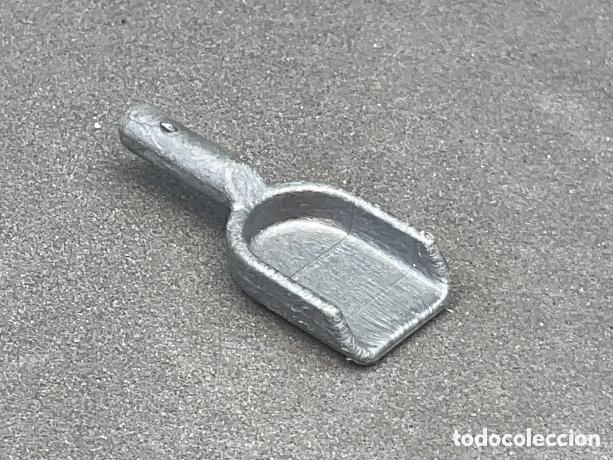 Playmobil: ACCESORIO PLAYMOBIL. RECOGEDOR PLATEADO.
