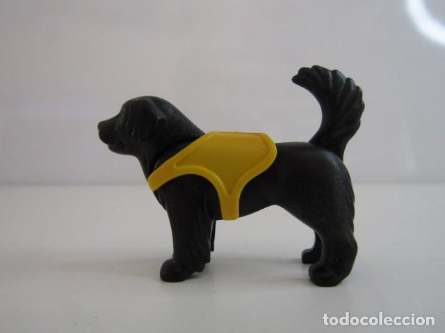 Playmobil: DIFICIL GRAN PERRO NEGRO CON ARNES O CAMISETA AMARILLO PLAYMOBIL