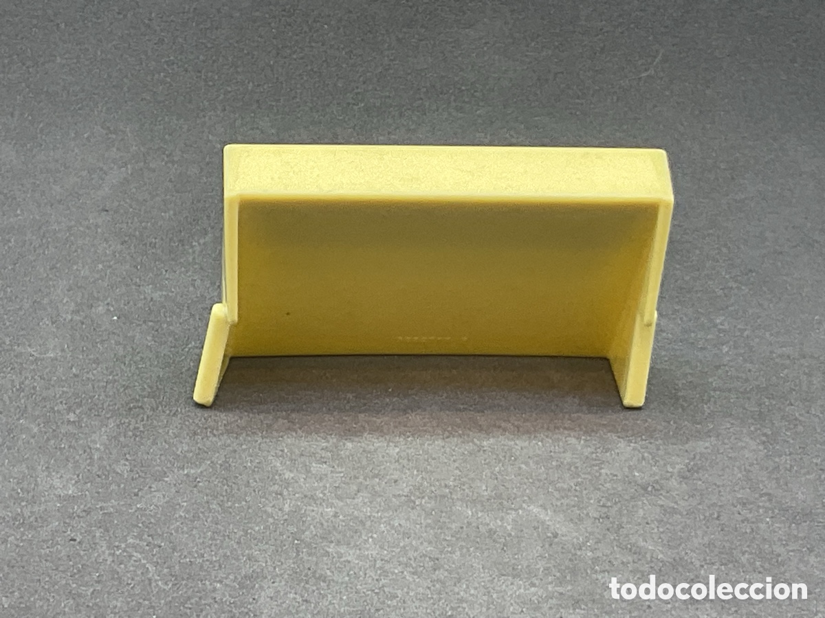 Playmobil: ACCESORIO PLAYMOBIL. ESTANTERIA DE PARED SAFARI COLOR CREMA.