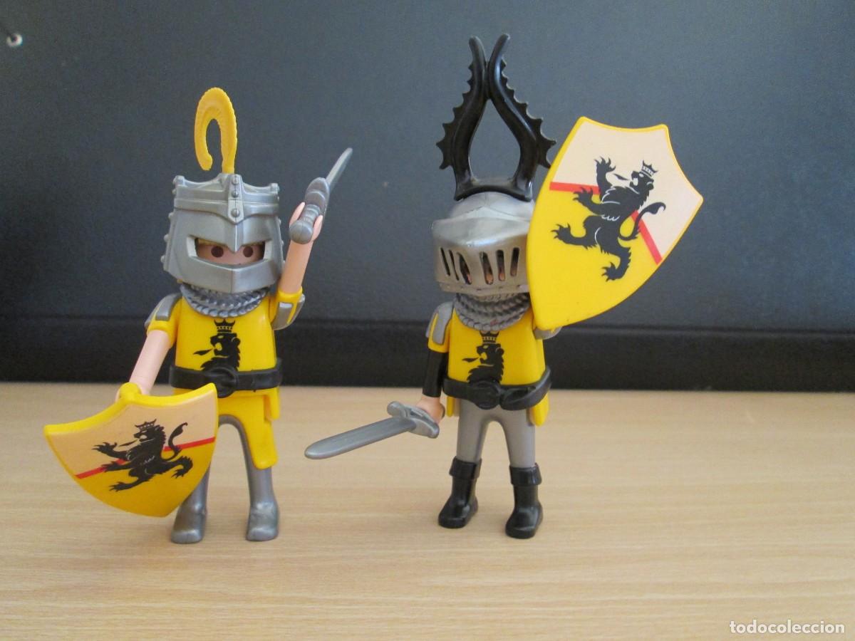 Playmobil: Playmobil. Lote de dos caballeros del Le&oacute;n