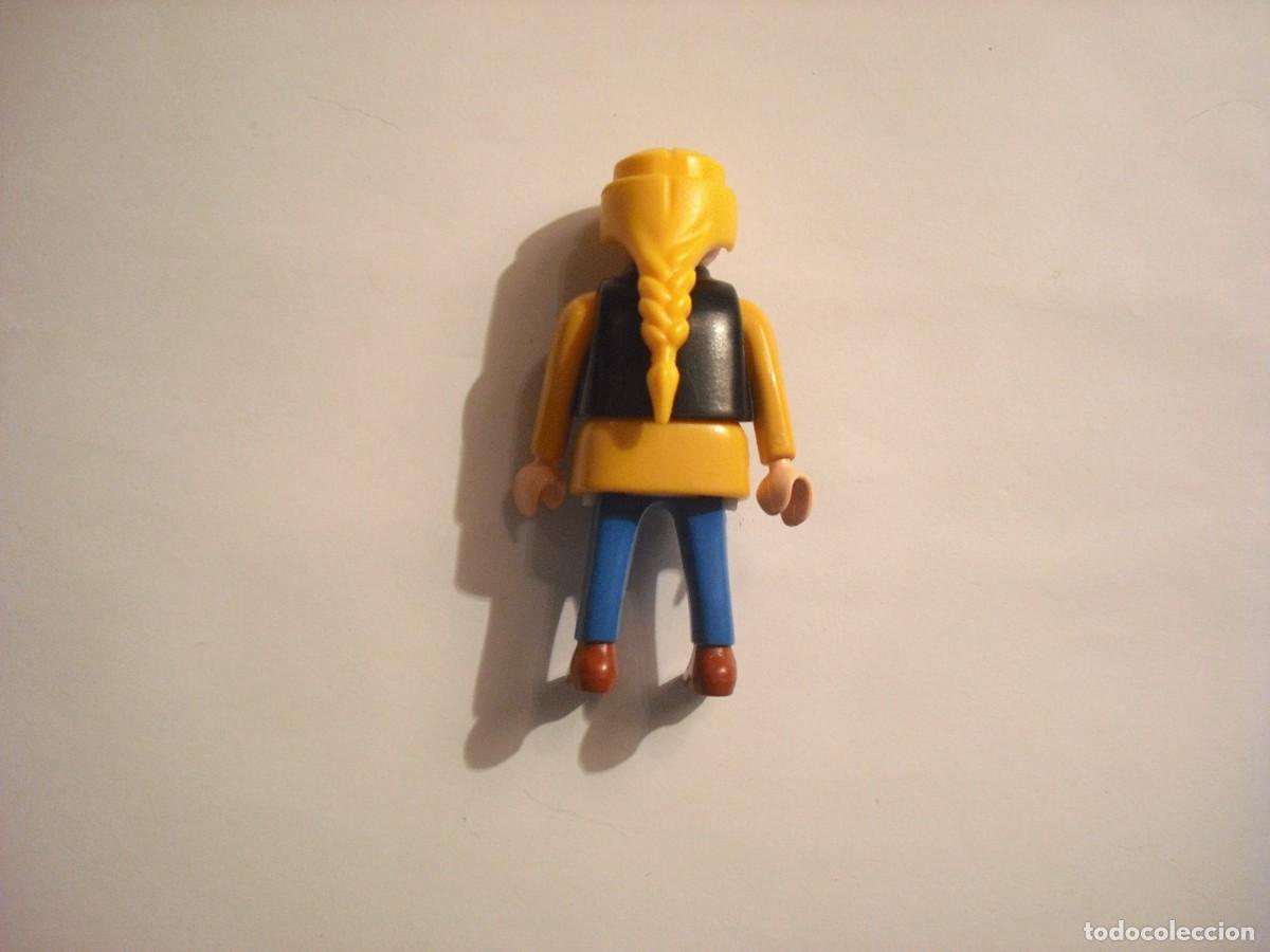 Playmobil: PLAYMOBIL, MUJER CON VAQUEROS Y CHALECO - Foto 2