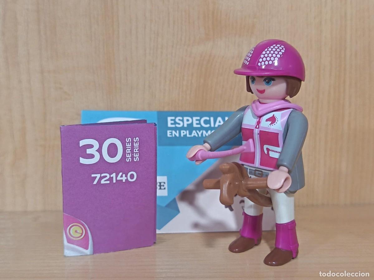 Playmobil: PLAYMOBIL CHICAS SOBRES SORPRESA SERIE 30 - JOCKEY CON CABALLITO DE MADERA