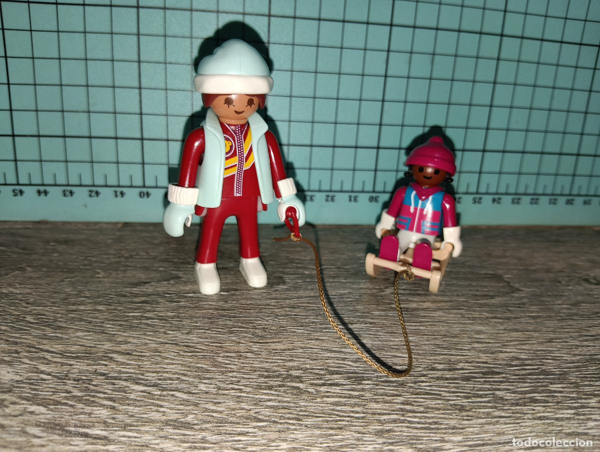 Playmobil: Figura Mama y ni&ntilde;a en trineo Playmobil My Life Deportes de Invierno 71453