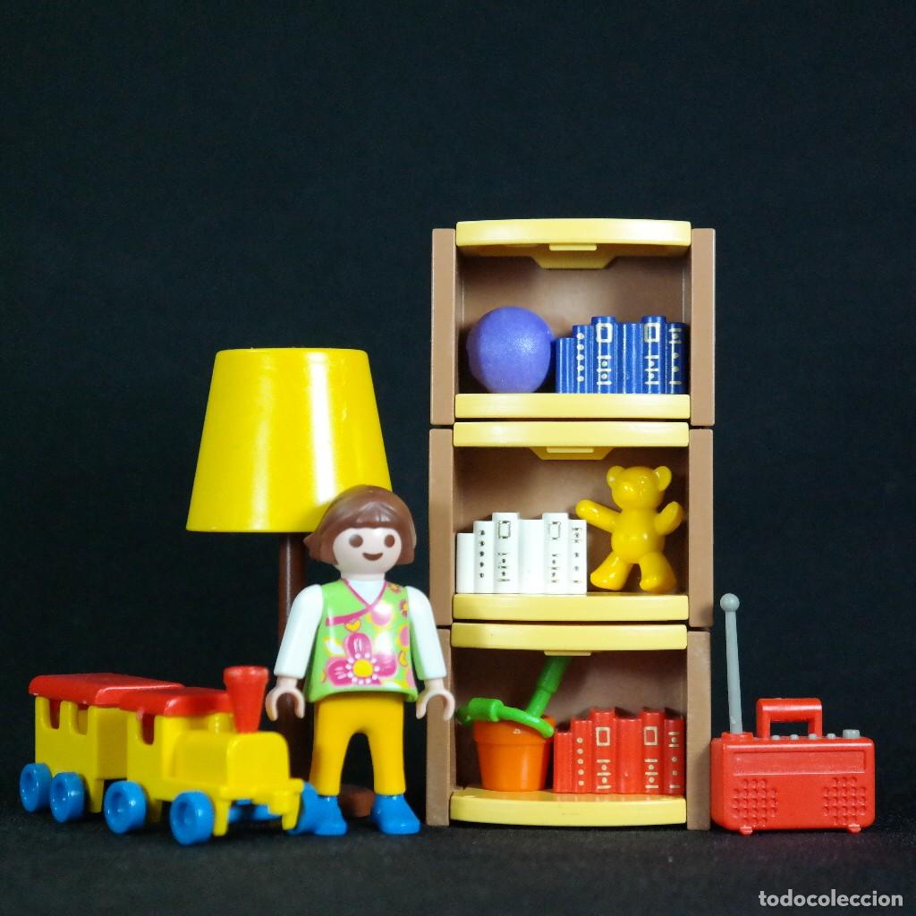 Playmobil: Playmobil ni&ntilde;a con juguetes ☼