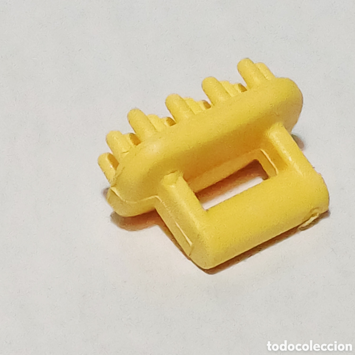 Playmobil: Pieza playmobil N&deg; 30611582 cepillo amarillo rascador pelo granja ponys ref. 70515 70523