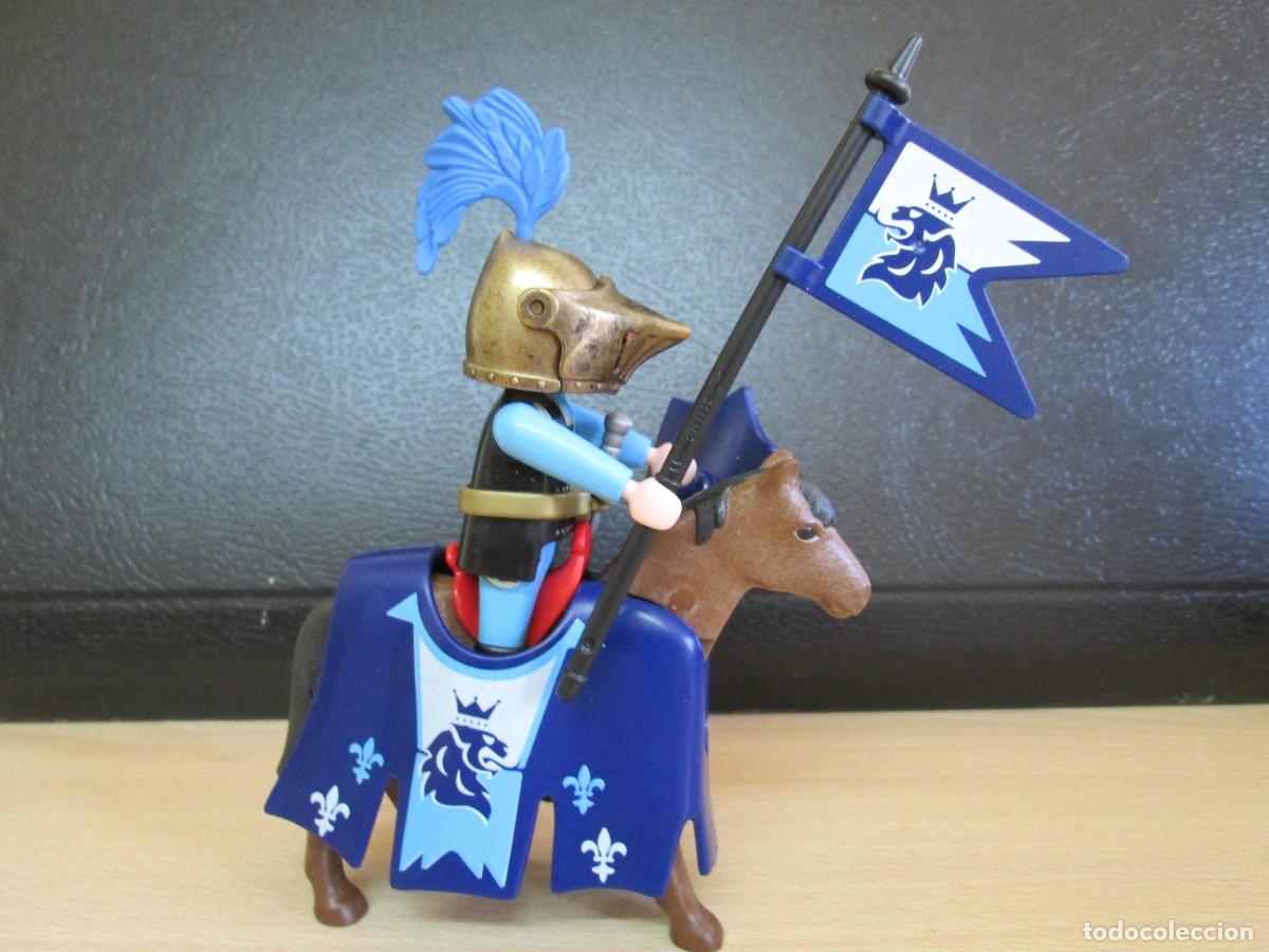 Playmobil: Playmobil Medieval. Caballero del Le&oacute;n azul con escudo y estandarte