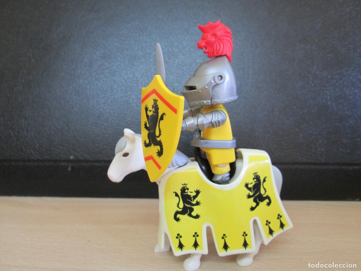 Playmobil: Playmobil Medieval. Caballero del Le&oacute;n a caballo con escudo
