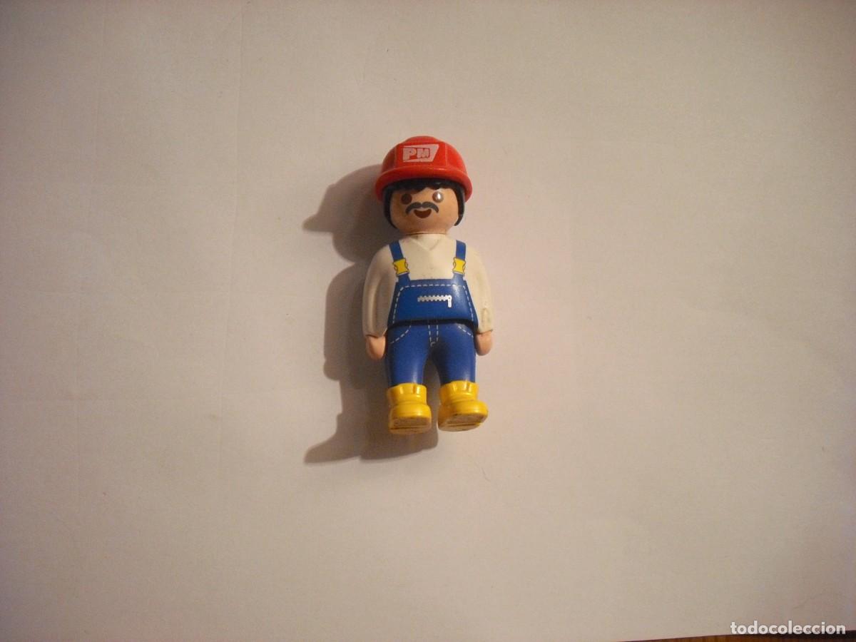 Playmobil: PLAYMOBIL, FIGURA CON MONO TEJANO Y CASCO DONDE PONE PM