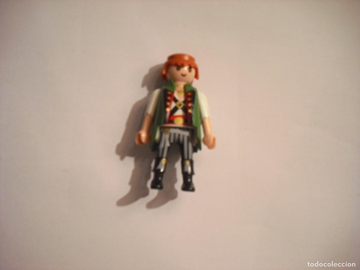 Playmobil: PLAYMOBIL. FIGURA DE PIRATA CON CHALECO VERDE