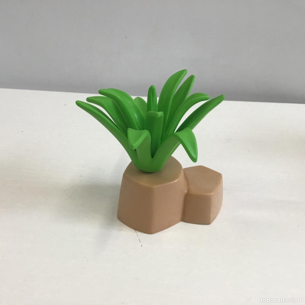 Playmobil: PLAYMOBIL Roca con planta.