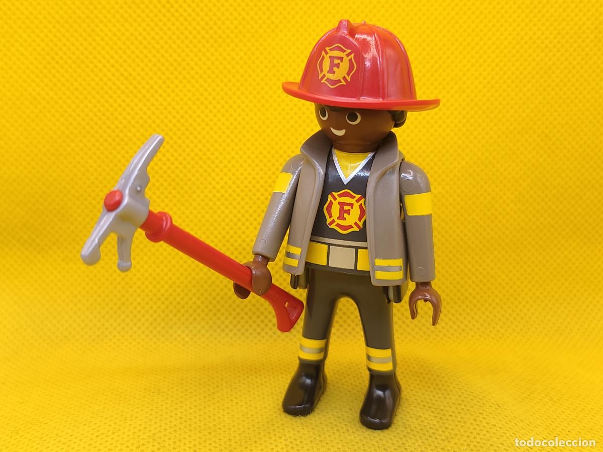 Playmobil: Playmobil Bombero negro con casco y hacha rojos