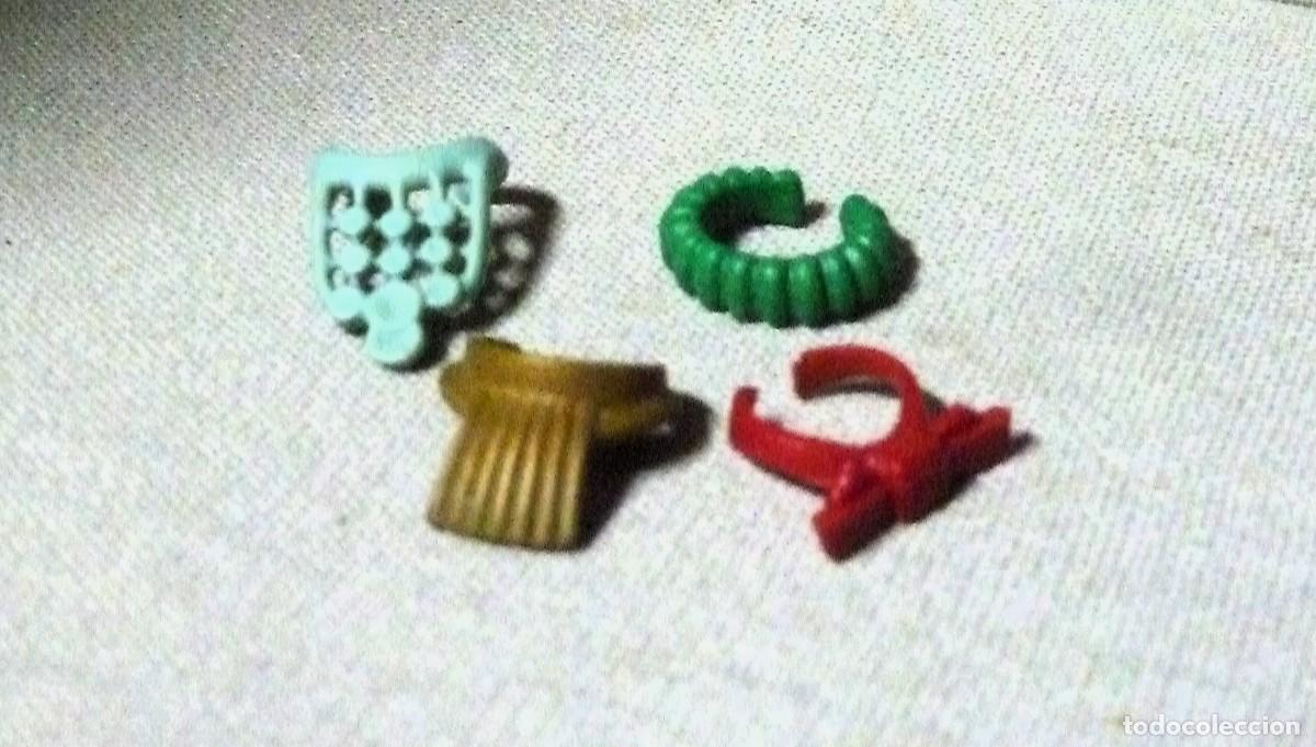 Playmobil: Lote collares y pajarita. Playmobil.