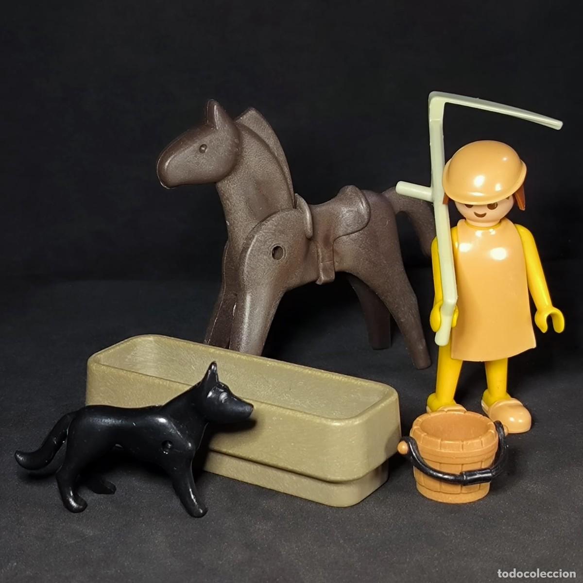Playmobil: Playmobil campesino con caballo y comedero ☼