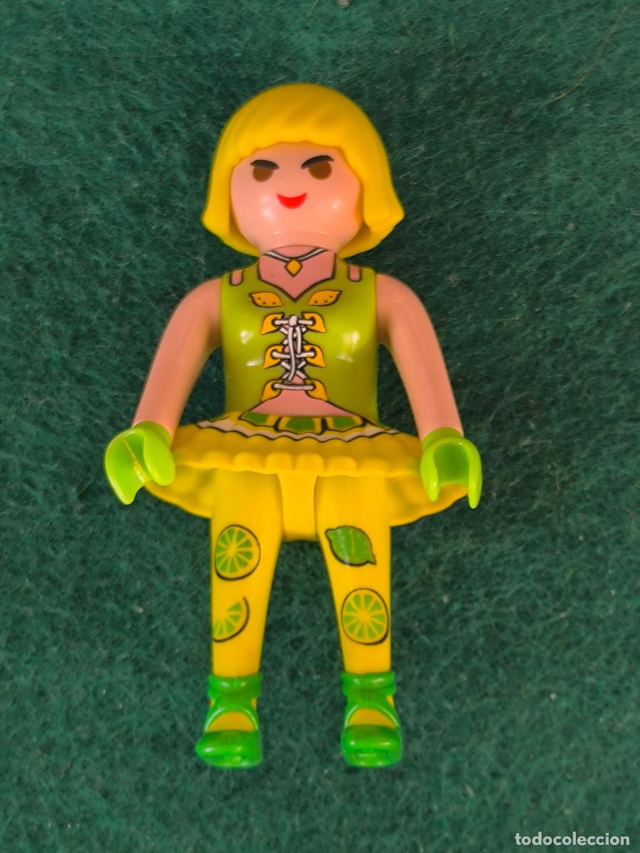 Playmobil: Playmobil figura chica mujer vestido traje limones