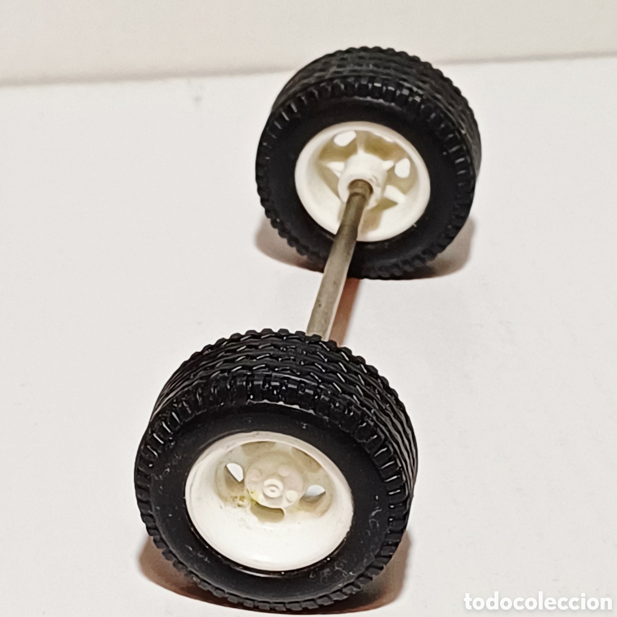 Playmobil: Pieza Playmobil eje completo cami&oacute;n furgon coche de 9,5 cm largo con ruedas de 3 cm X 1,3 cm ancho