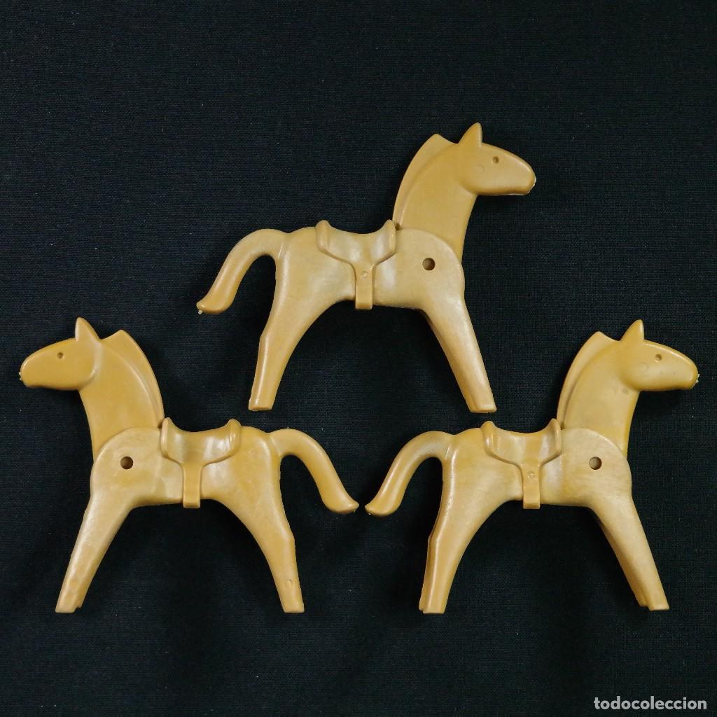 Playmobil: Playmobil tres caballos beige con sillas fijas ☼