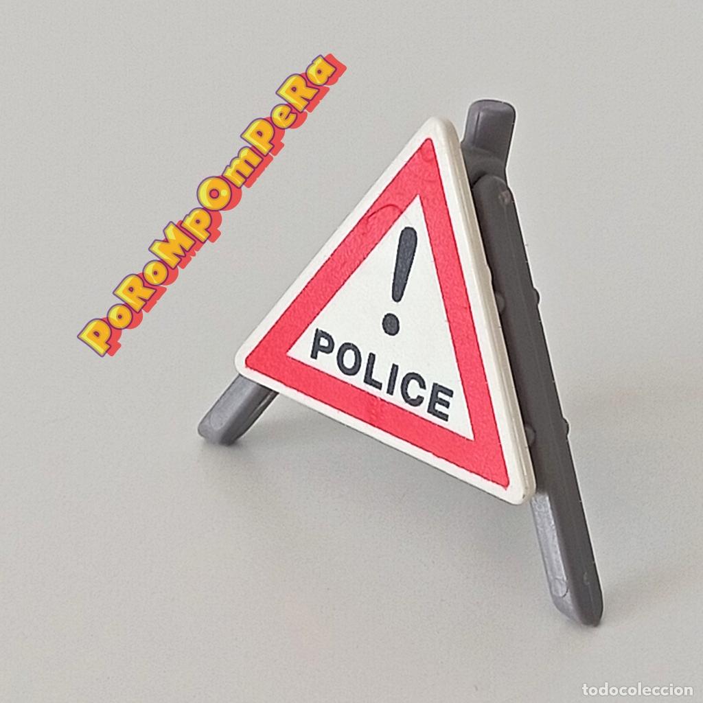 Playmobil: PLAYMOBIL TR&Iacute;PODE GRIS CON SE&Ntilde;AL DE POLIC&Iacute;A TRIANGULAR CONTROL TR&Aacute;FICO R4 - Foto 1
