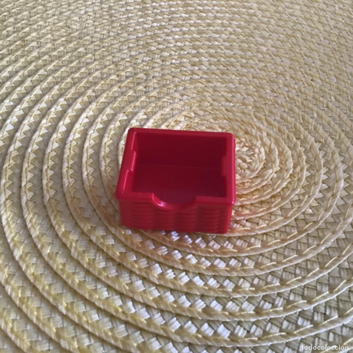 Playmobil: PLAYMOBIL Cesto mimbre rojo, caj&oacute;n mueble, cuarto de ba&ntilde;o, casa. N4