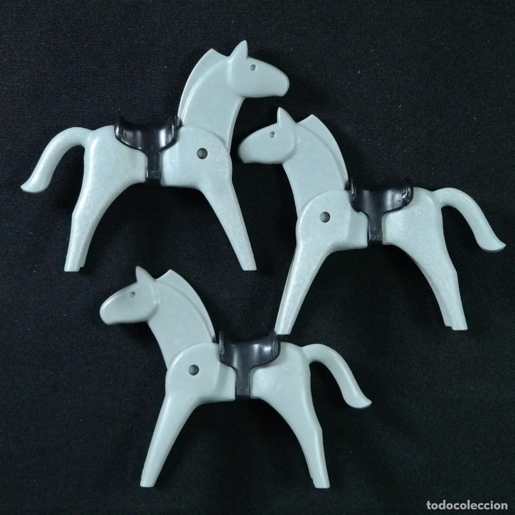 Playmobil: Playmobil tres caballos grises ☼