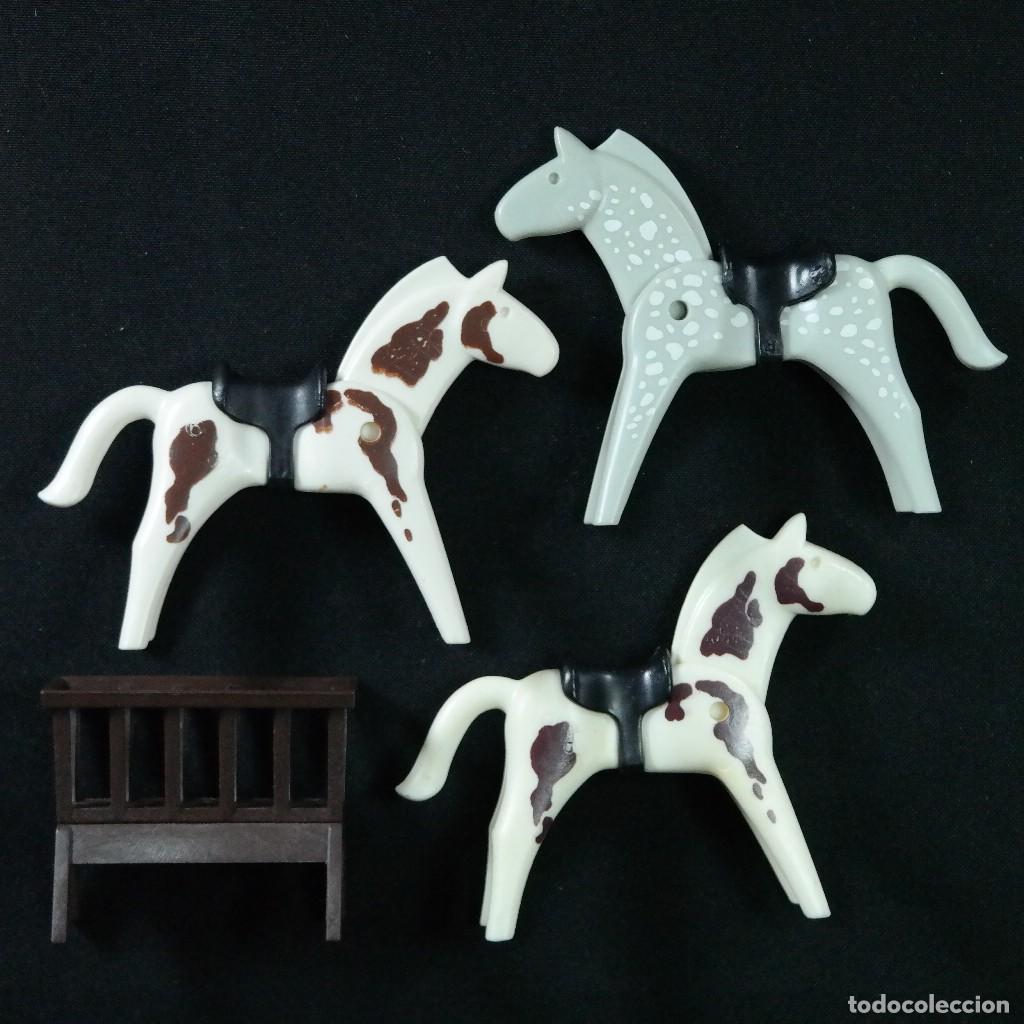 Playmobil: Playmobil tres caballos con comedero ☼