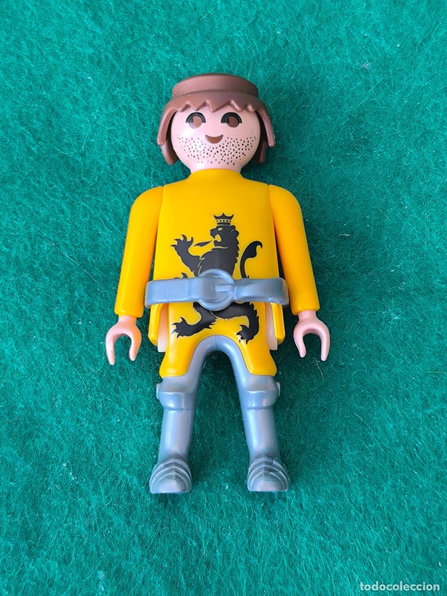 Playmobil: playmobil figura caballero medieval amarillo blanco negro plateado le&oacute;n rampante vikingos