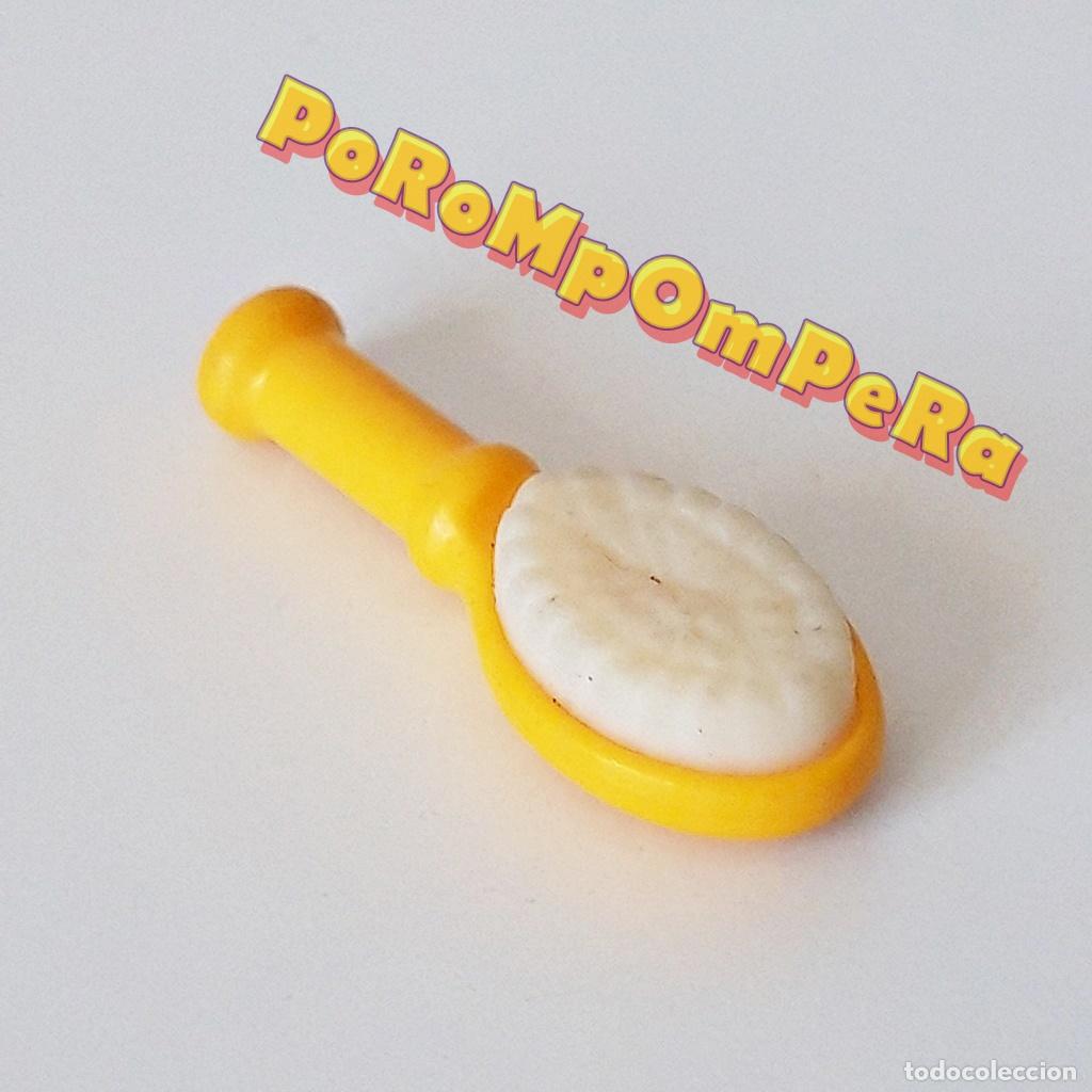 Playmobil: PLAYMOBIL CEPILLO PELO AMARILLO PEINE CUARTO BA&Ntilde;O VICTORIANO HADA PRINCESA REINA PELUQUER&Iacute;A P9