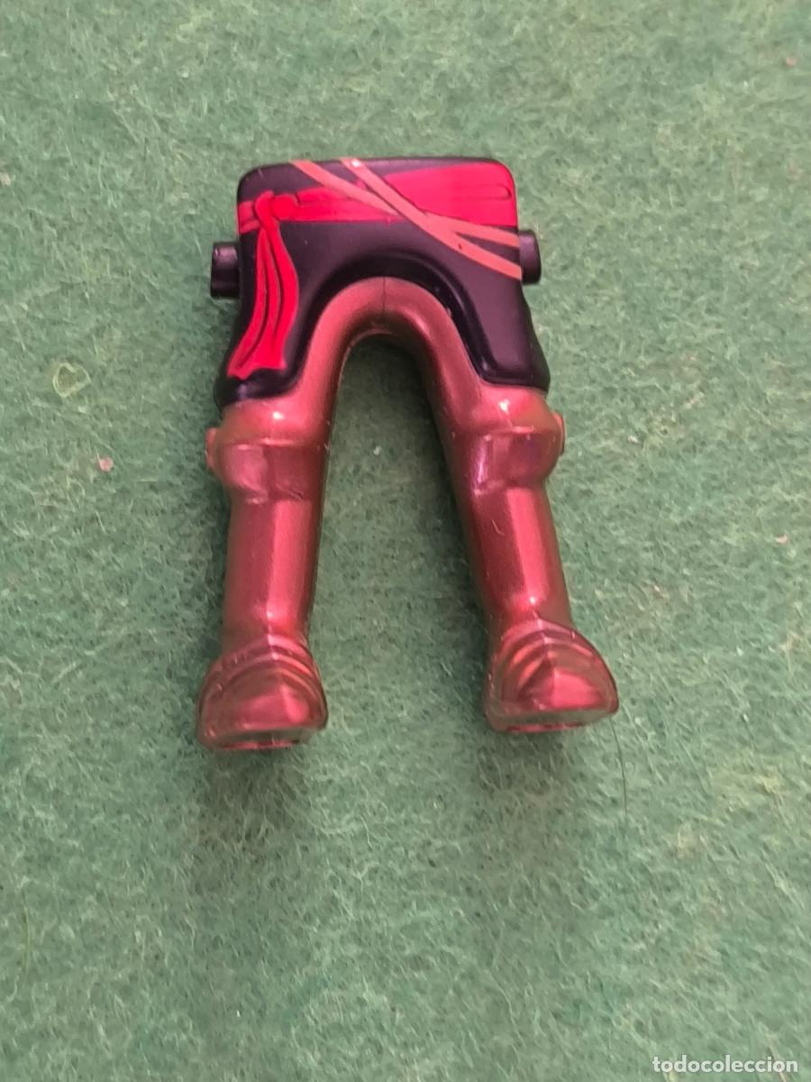 Playmobil: Playmobil piernas medievales negras rojo armadura coraza bronce castillo vikingos romanos torneo