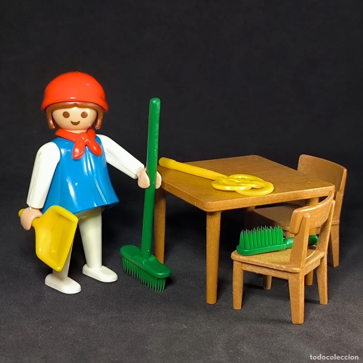 Playmobil: Playmobil mujer con mesa ☼