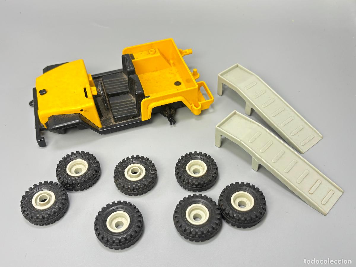 Playmobil: Playmobil 3434 jeep con neum&aacute;ticos y rampa estaci&oacute;n de servicio